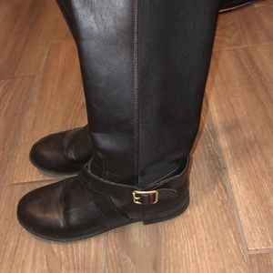 Super cute Tommy Hilfiger boots.
